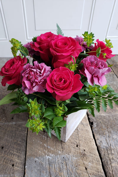 Half Dozen Rose/Carnation Box
